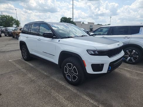 Used 2023 Jeep Grand Cherokee Trailhawk AWD/4WD image 3