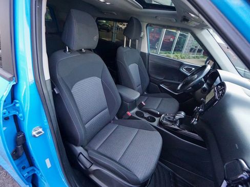 Used 2023 Kia Soul EX image 28