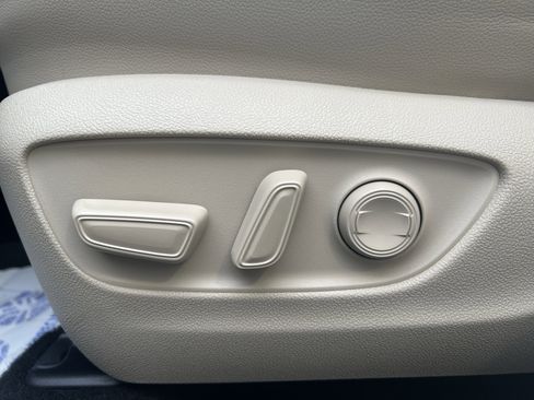 Used 2025 Toyota Highlander XLE image 15