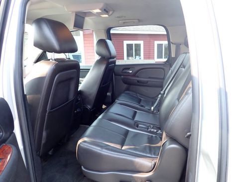 Used 2010 Chevrolet Suburban LT AWD/4WD image 9
