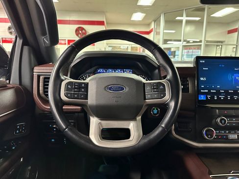 Used 2022 Ford Expedition Limited image 16
