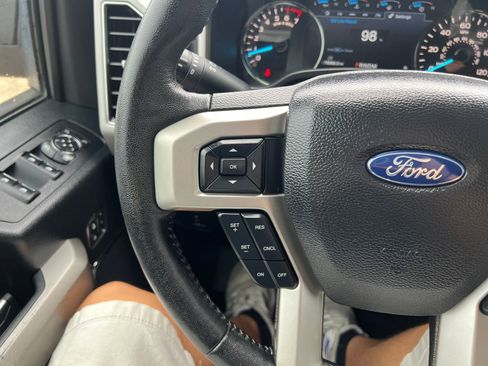 Used 2020 Ford F150 Lariat RWD image 29