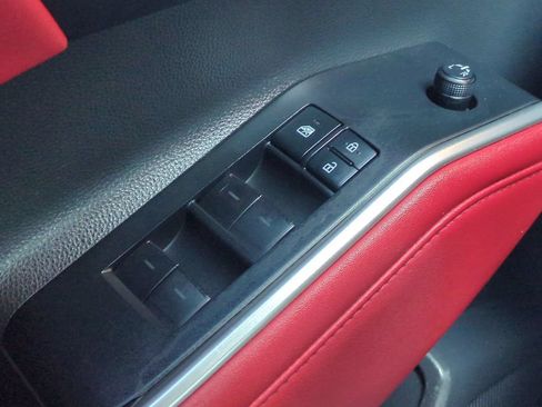 Used 2021 Toyota Highlander XSE FWD image 34
