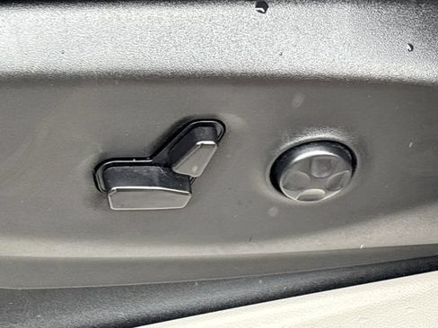 Used 2023 Chrysler Pacifica Touring-L FWD image 22