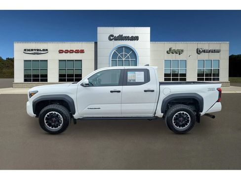 Used 2024 Toyota Tacoma TRD Off-Road w/ TRD Off Road Upgrade Package AWD/4WD image 6