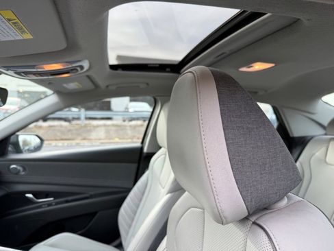 Used 2023 Hyundai Elantra Limited image 41