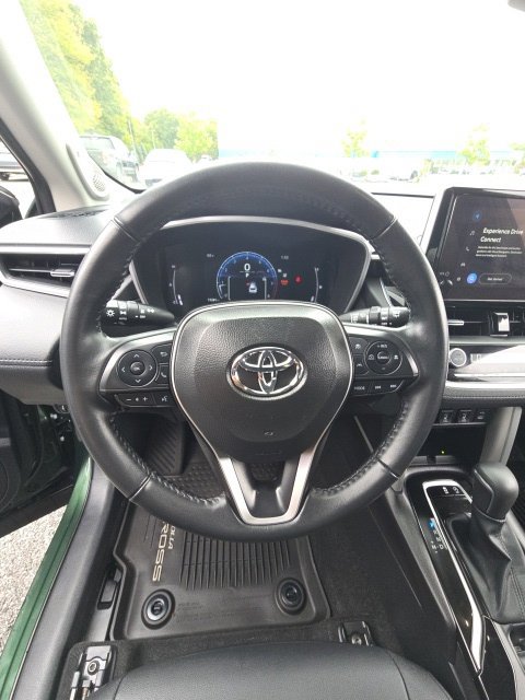 Used 2025 Toyota Corolla Cross XLE w/ Convenience Package AWD/4WD image 16