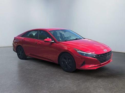 Used 2023 Hyundai Elantra SEL w/ Cargo Package FWD image 7