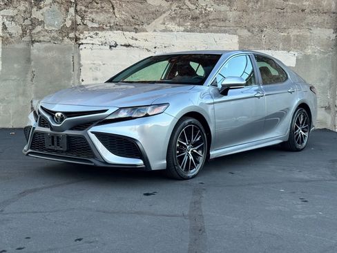 Used 2022 Toyota Camry SE image 8