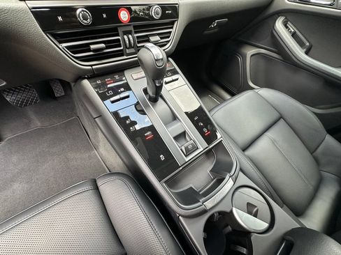 Used 2026 Porsche Macan AWD/4WD image 26