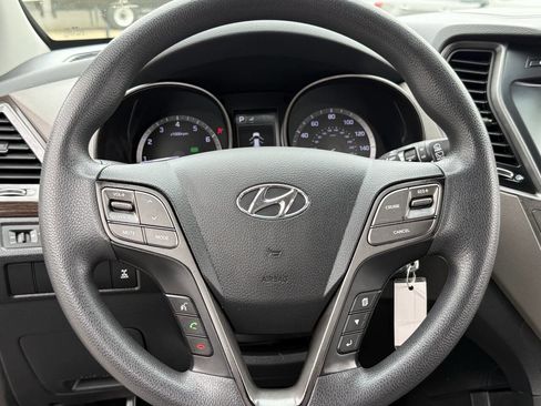 Used 2017 Hyundai Santa Fe SE AWD/4WD image 14