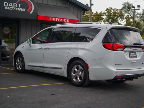 Used 2018 Chrysler Pacifica Limited w/ Advanced Safetytec Group image 5