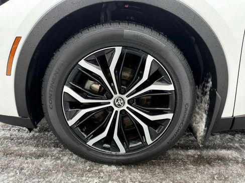 Used 2023 Toyota Crown Limited image 24