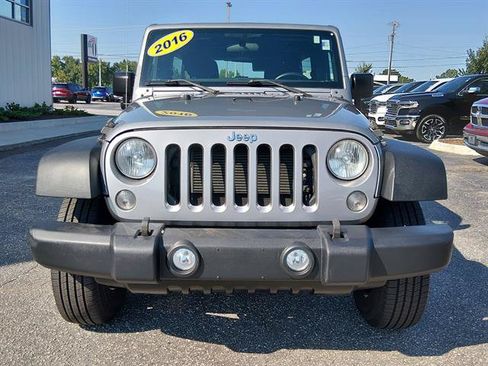 Used 2016 Jeep Wrangler Unlimited Sport w/ Connectivity Group AWD/4WD image 8