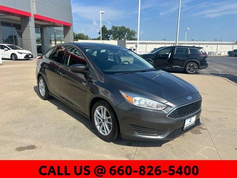 Used 2018 Ford Focus SE FWD image 3