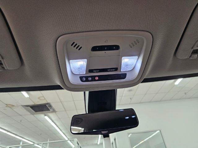 Used 2019 Chevrolet Traverse RS AWD/4WD image 29