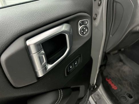 Used 2021 Jeep Wrangler Unlimited Sahara w/ Cold Weather Group AWD/4WD image 21