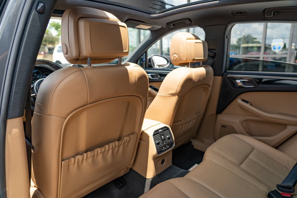 Used 2018 Porsche Macan AWD/4WD image 15