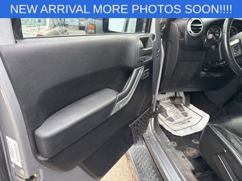 Used 2014 Jeep Wrangler Unlimited Sahara w/ Trailer Tow Group AWD/4WD image 8
