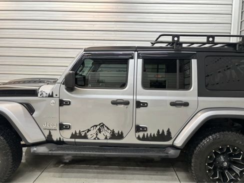 Used 2018 Jeep Wrangler Unlimited Sahara w/ Dual Top Group AWD/4WD image 7
