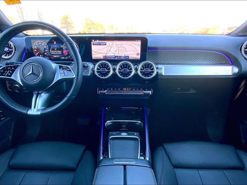 Used 2025 Mercedes-Benz GLB 250 4MATIC image 15