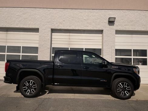 Used 2020 GMC Sierra 1500 AT4 w/ Technology Package AWD/4WD image 1