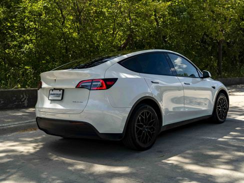 Used 2023 Tesla Model Y Long Range AWD/4WD image 9