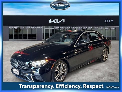 Used 2022 Mercedes-Benz E 350 4MATIC Sedan image 4