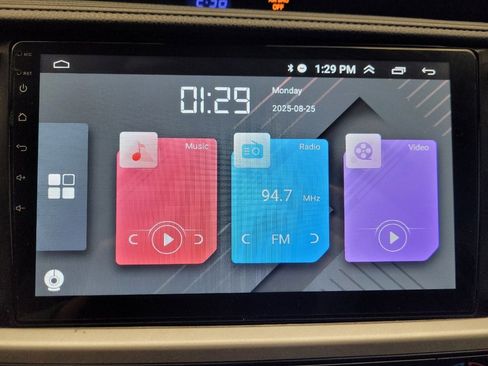 Used 2019 Toyota Highlander LE image 25