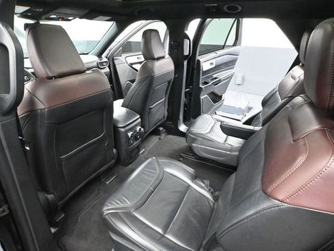 Used 2023 Ford Explorer Platinum w/ Technology Package image 40