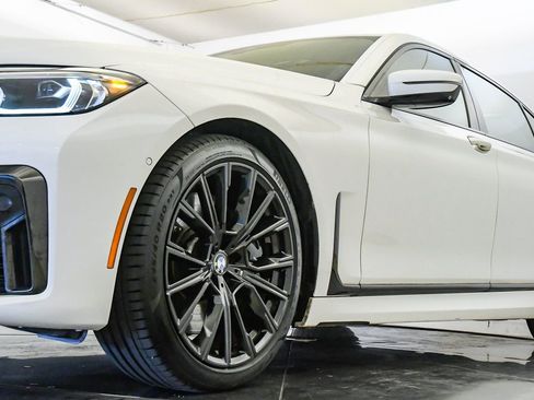 Certified 2022 BMW 740i w/ M Sport Package image 10