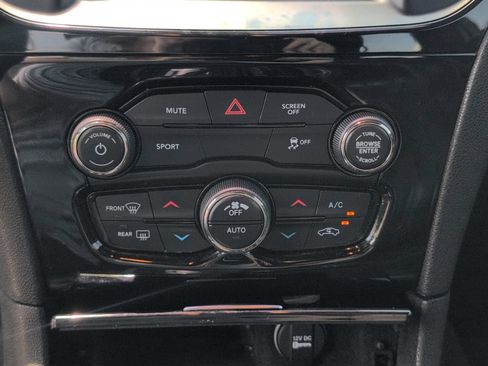 Used 2019 Chrysler 300 S AWD/4WD image 21