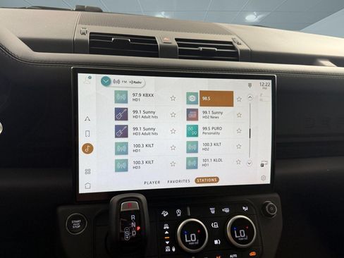 New 2026 Land Rover Defender 110 X-Dynamic SE AWD/4WD image 18