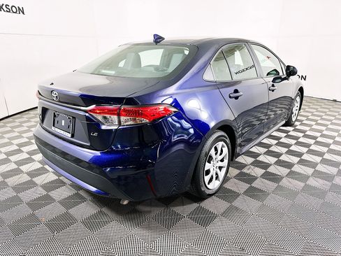 Used 2022 Toyota Corolla LE image 3