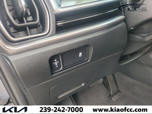 Certified 2025 Kia Sorento S w/ Panoramic Sunroof Package FWD image 27