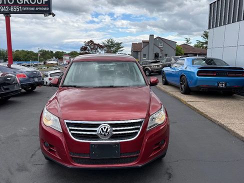 Used 2011 Volkswagen Tiguan S image 2