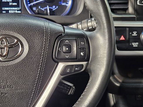 Used 2019 Toyota Highlander XLE FWD image 29