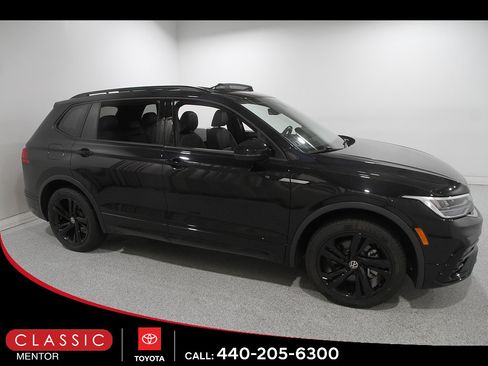 Used 2023 Volkswagen Tiguan SE R-Line AWD/4WD image 1