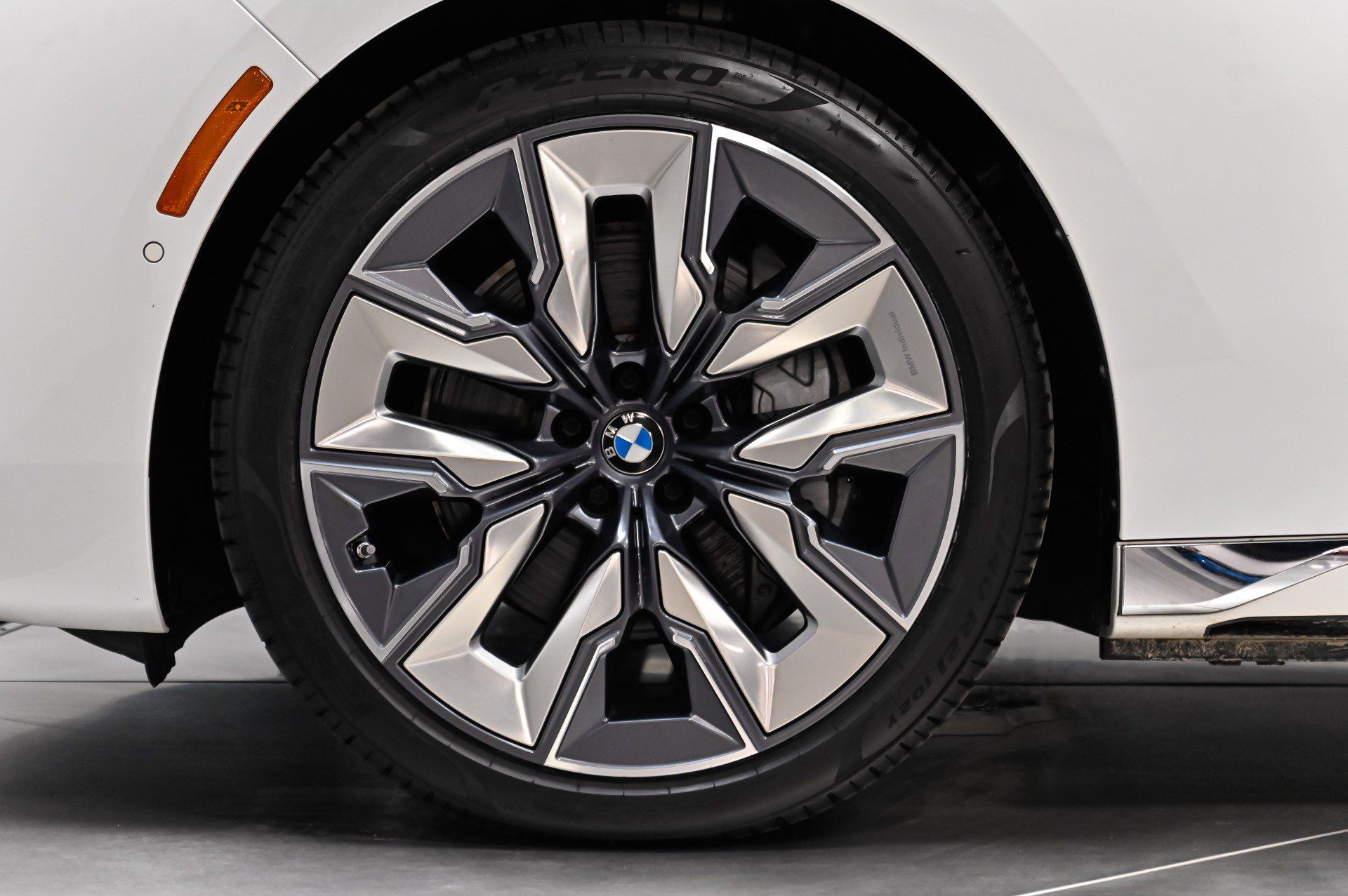 Used 2023 BMW i7 xDrive60 AWD/4WD image 23