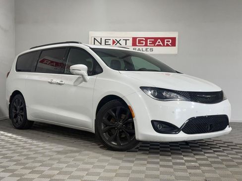 Used 2019 Chrysler Pacifica Limited w/ Advanced Safetytec Group FWD image 1