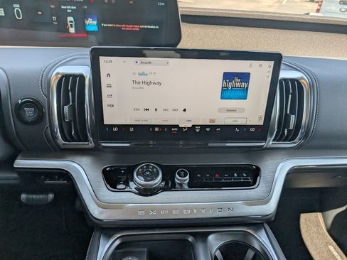 New 2026 Ford Expedition Platinum image 14