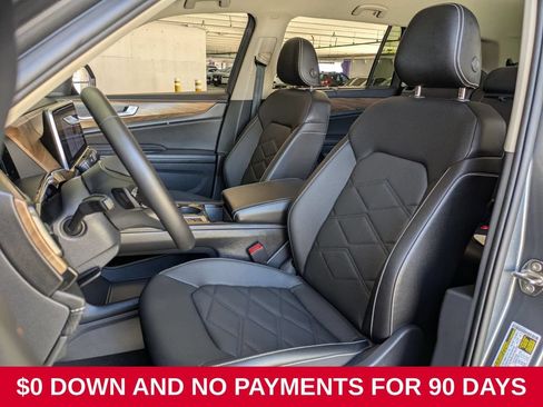 Used 2025 Volkswagen Atlas SE AWD/4WD image 23