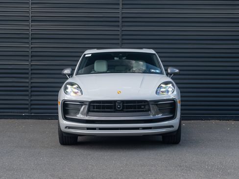 Certified 2023 Porsche Macan Turbo AWD/4WD image 10