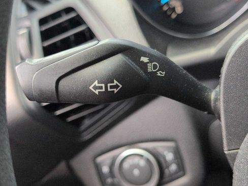 Used 2019 Ford Escape SE FWD image 25