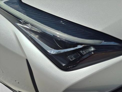 Used 2022 Lexus UX 200 w/ Accessory Package (Z2) FWD image 6