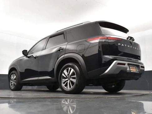 Used 2023 Nissan Pathfinder SL image 12