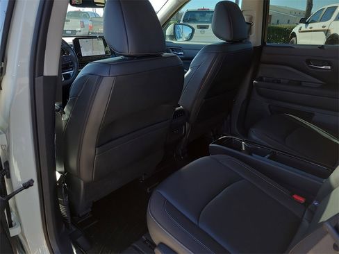 Certified 2023 Nissan Pathfinder SL w/ SL Premium Package image 10