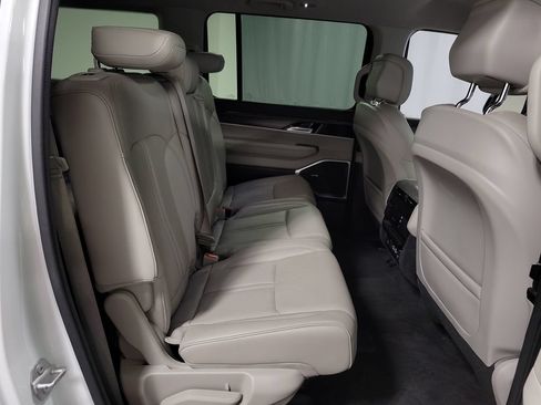 Used 2024 Jeep Wagoneer L Series II w/ Flexible Seating Group AWD/4WD image 25