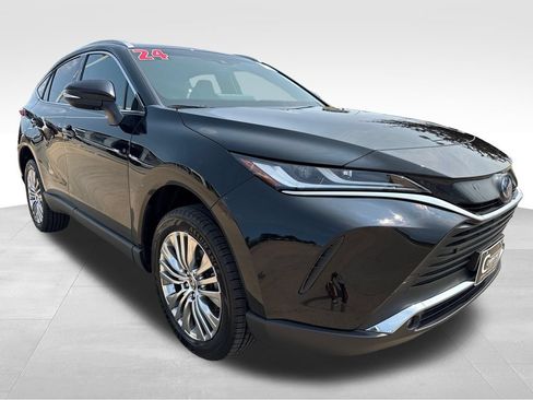 Used 2024 Toyota Venza XLE AWD/4WD image 7