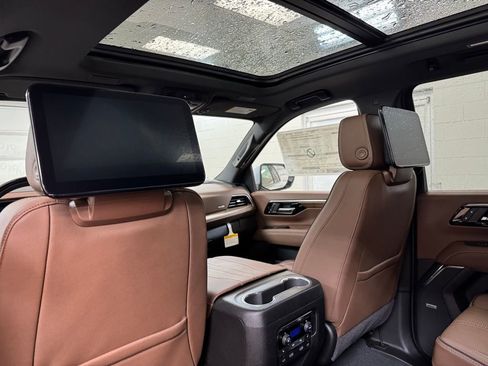 New 2026 Chevrolet Suburban High Country AWD/4WD image 18